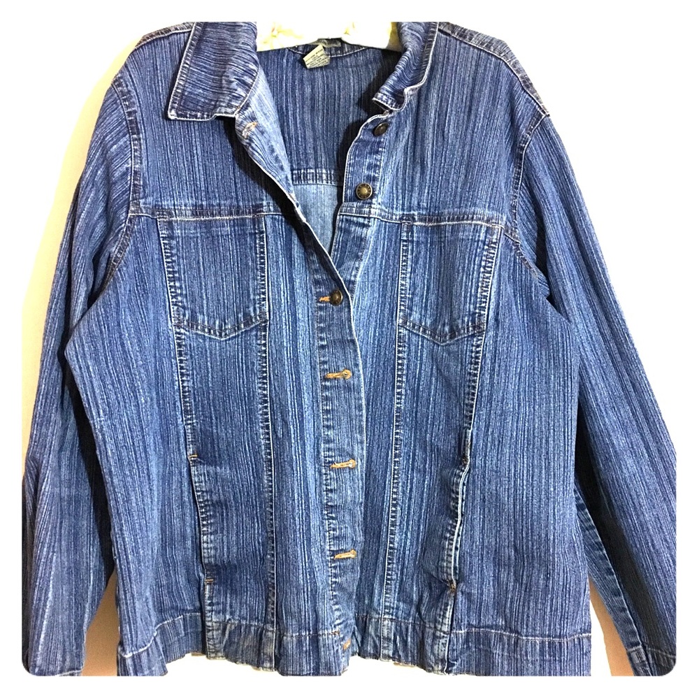 I am selling a cute denim jacket!!